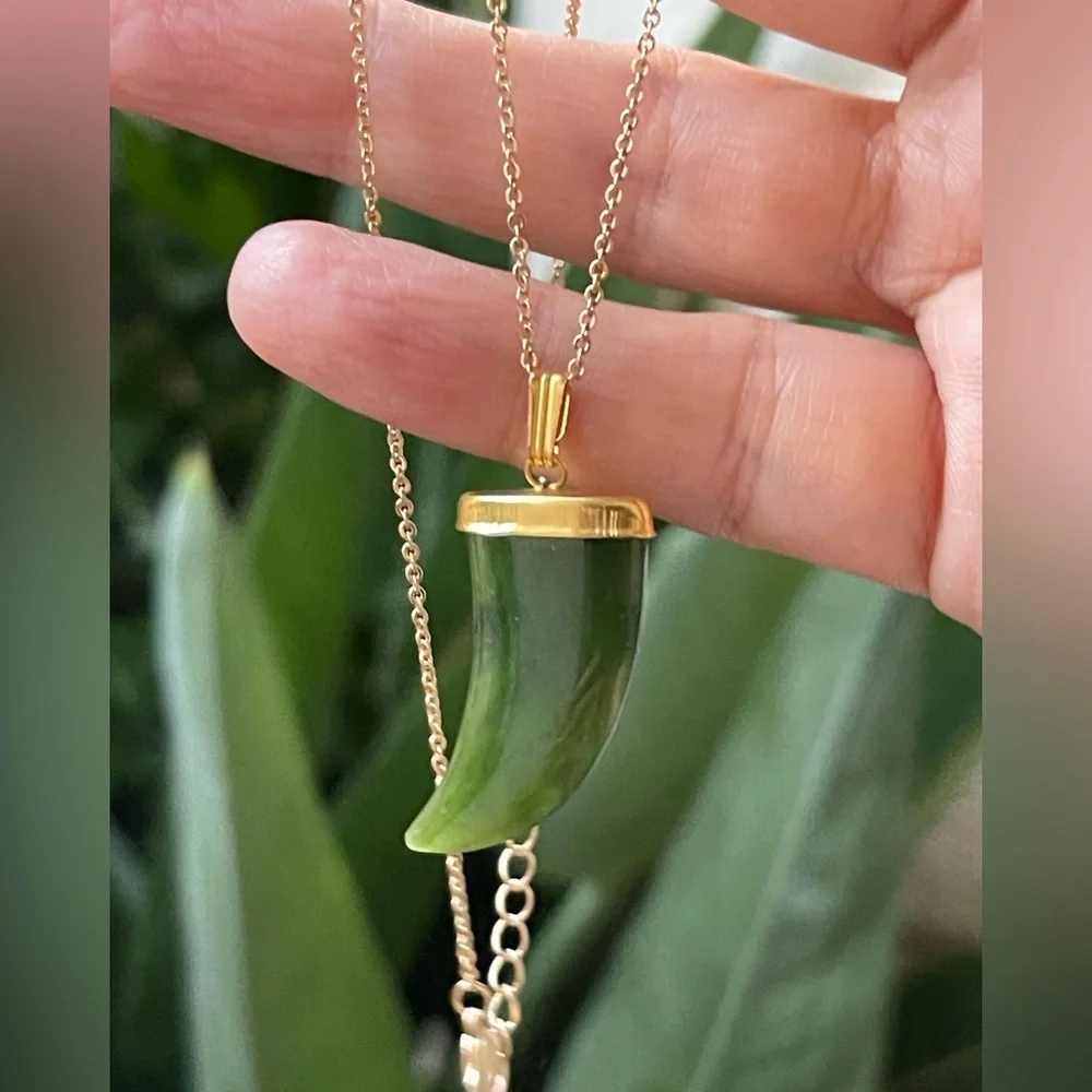 High quality natural spinach green nephrite jade pendant and gold tone chain - Picture 7 of 7